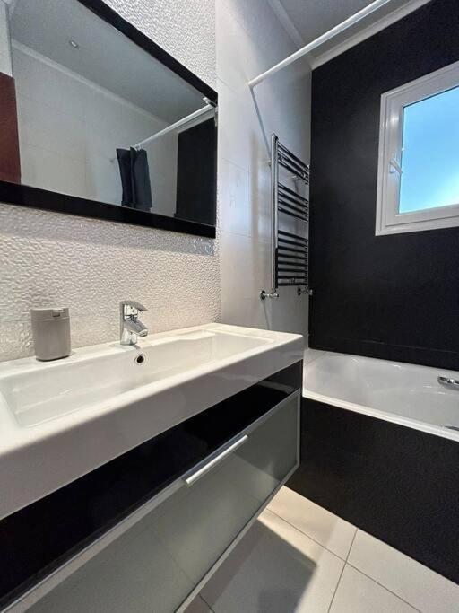 Cosy Et Spacieux, Avec Balcon Ariana Exterior foto